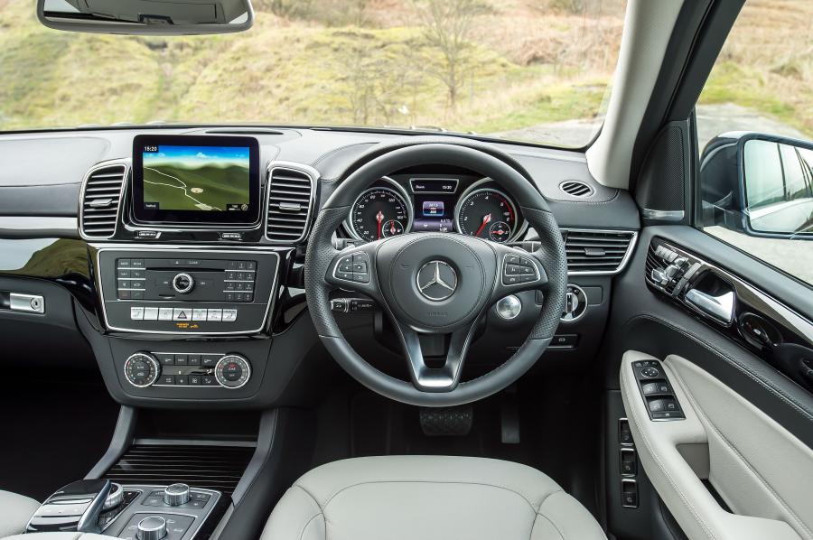  Mercedes-Benz GLS350d 4Matic AMG Line 2016 года  (UK) (фото 27 из 28)